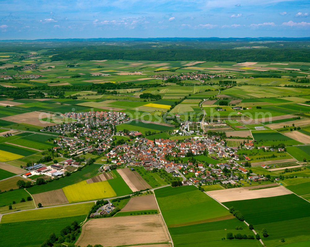 Aerial photograph Unlingen - Agricultural land and field boundaries surround the settlement area of the village in Unlingen in the state Baden-Wuerttemberg, Germany