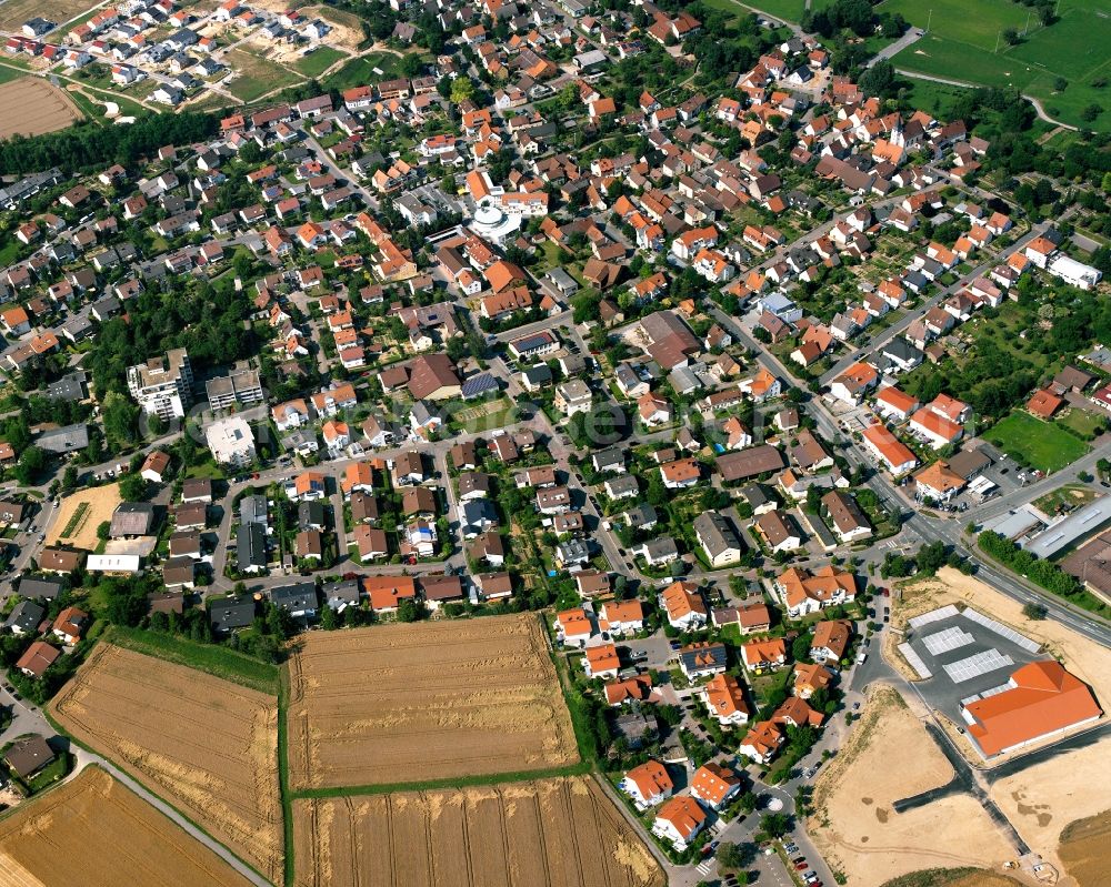 Aerial photograph Untereisesheim - Agricultural land and field boundaries surround the settlement area of the village in Untereisesheim in the state Baden-Wuerttemberg, Germany