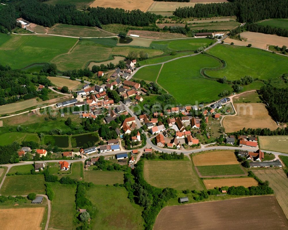 Aerial photograph Untereschenbach - Agricultural land and field boundaries surround the settlement area of the village in Untereschenbach in the state Bavaria, Germany