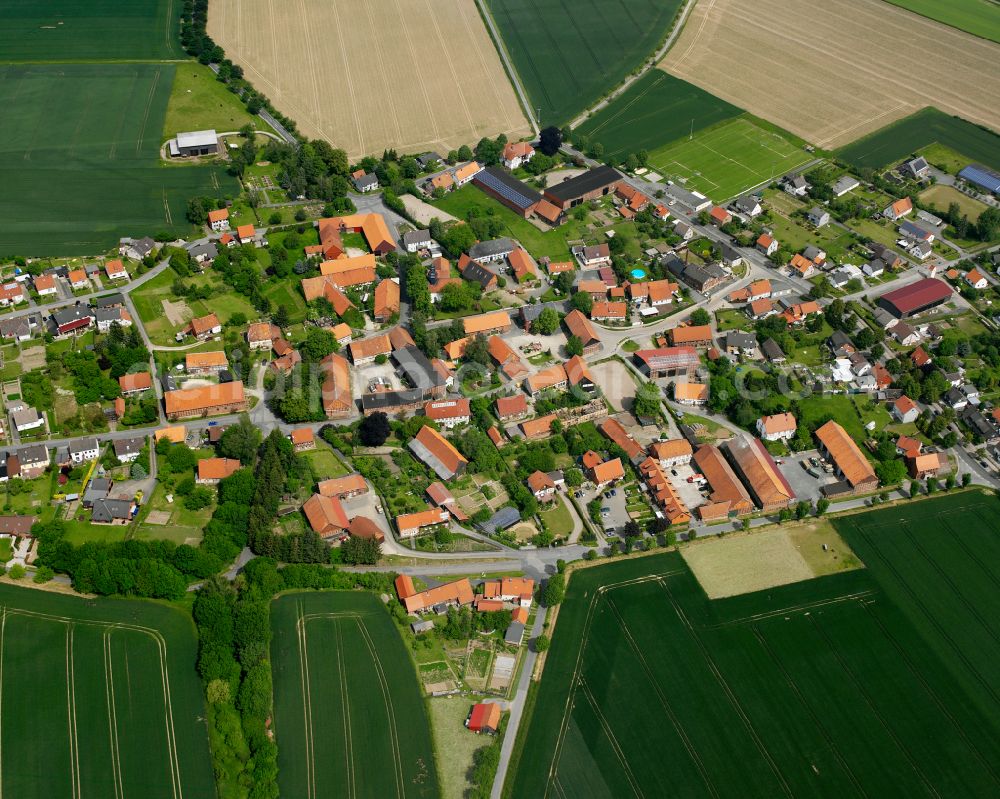 Aerial photograph Upen - Agricultural land and field boundaries surround the settlement area of the village in Upen in the state Lower Saxony, Germany