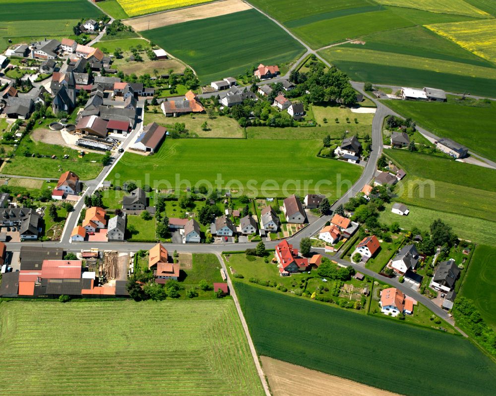 Aerial photograph Vockenrod - Agricultural land and field boundaries surround the settlement area of the village in Vockenrod in the state Hesse, Germany