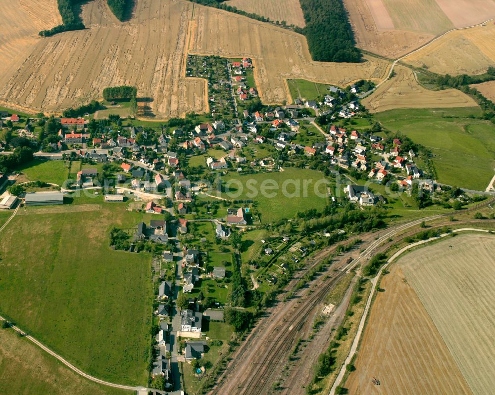 Aerial image Vogelgesang - Agricultural land and field boundaries surround the settlement area of the village in Vogelgesang in the state Thuringia, Germany