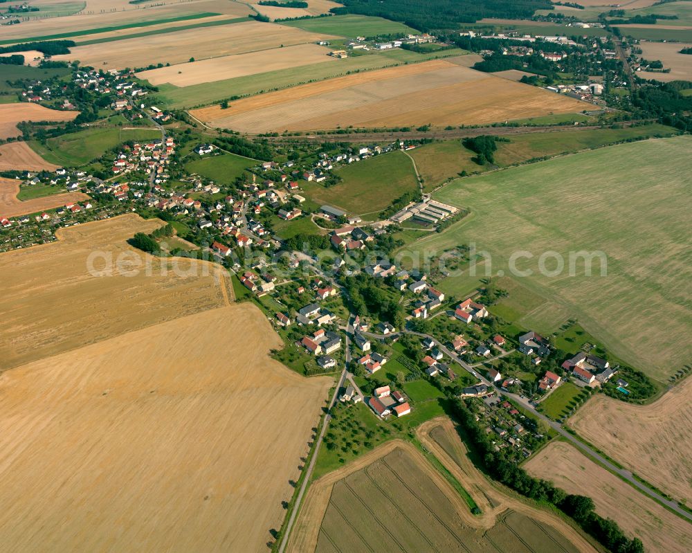 Aerial photograph Vogelgesang - Agricultural land and field boundaries surround the settlement area of the village in Vogelgesang in the state Thuringia, Germany