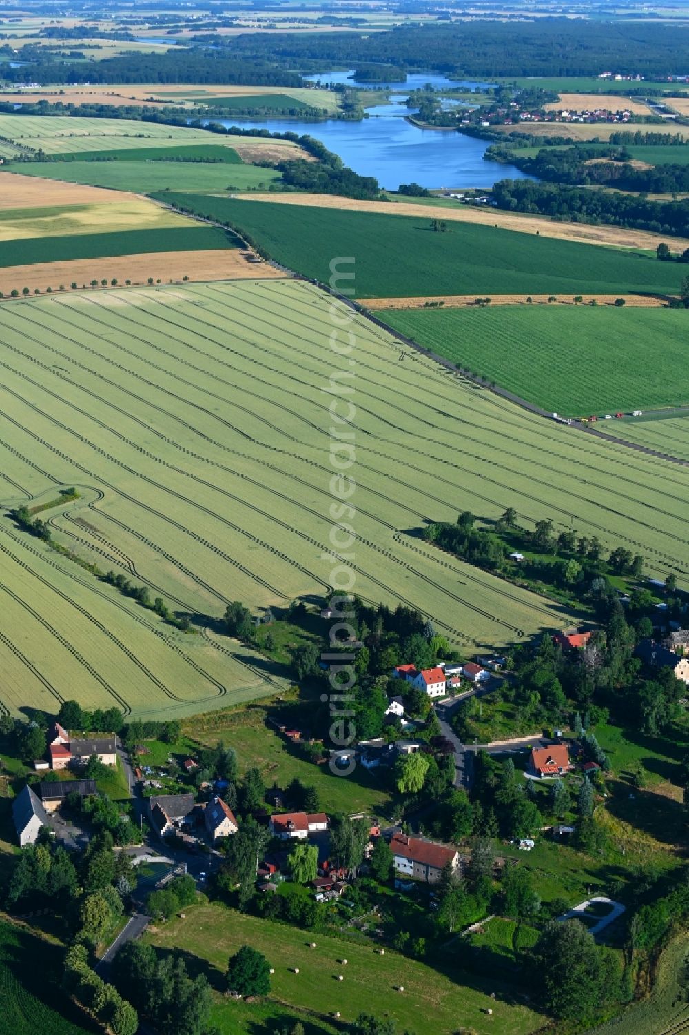 Aerial photograph Wadewitz - Agricultural land and field boundaries surround the settlement area of the village in Wadewitz in the state Saxony, Germany