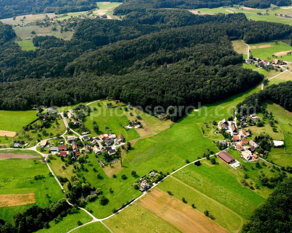 Walklensweiler from the bird's eye view: Agricultural land and field boundaries surround the settlement area of the village in Walklensweiler in the state Baden-Wuerttemberg, Germany