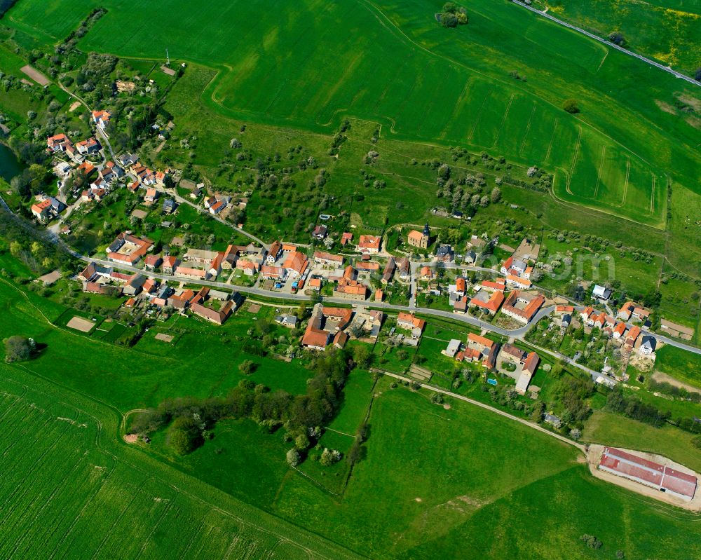 Waltersdorf from the bird's eye view: Agricultural land and field boundaries surround the settlement area of the village in Waltersdorf in the state Thuringia, Germany