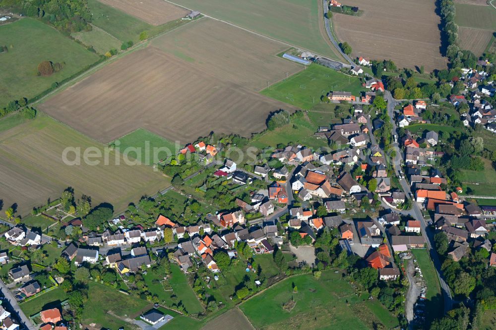 Aerial image Wangelnstedt - Agricultural land and field boundaries surround the settlement area of the village in Wangelnstedt in the state Lower Saxony, Germany