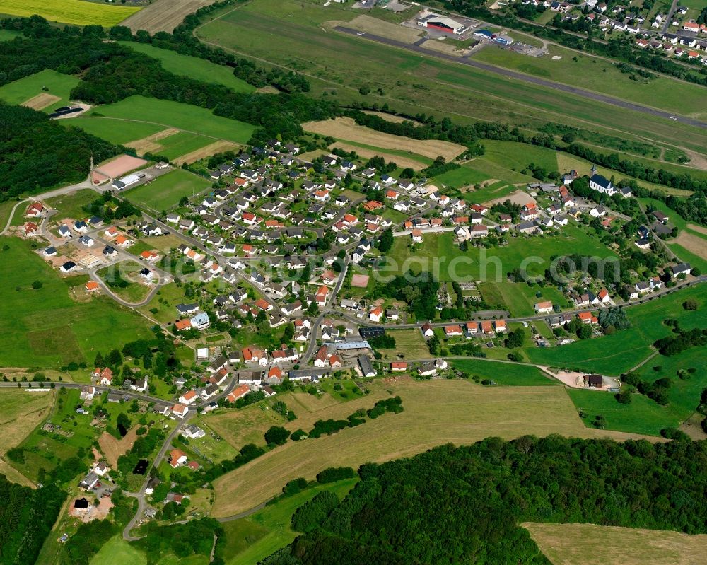 Weiersbach from the bird's eye view: Agricultural land and field boundaries surround the settlement area of the village in Weiersbach in the state Rhineland-Palatinate, Germany