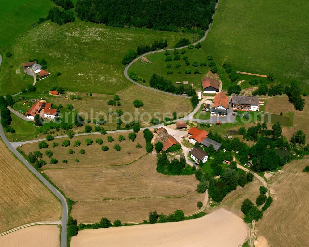 Aerial photograph Weingarten - Agricultural land and field boundaries surround the settlement area of the village in Weingarten in the state Bavaria, Germany