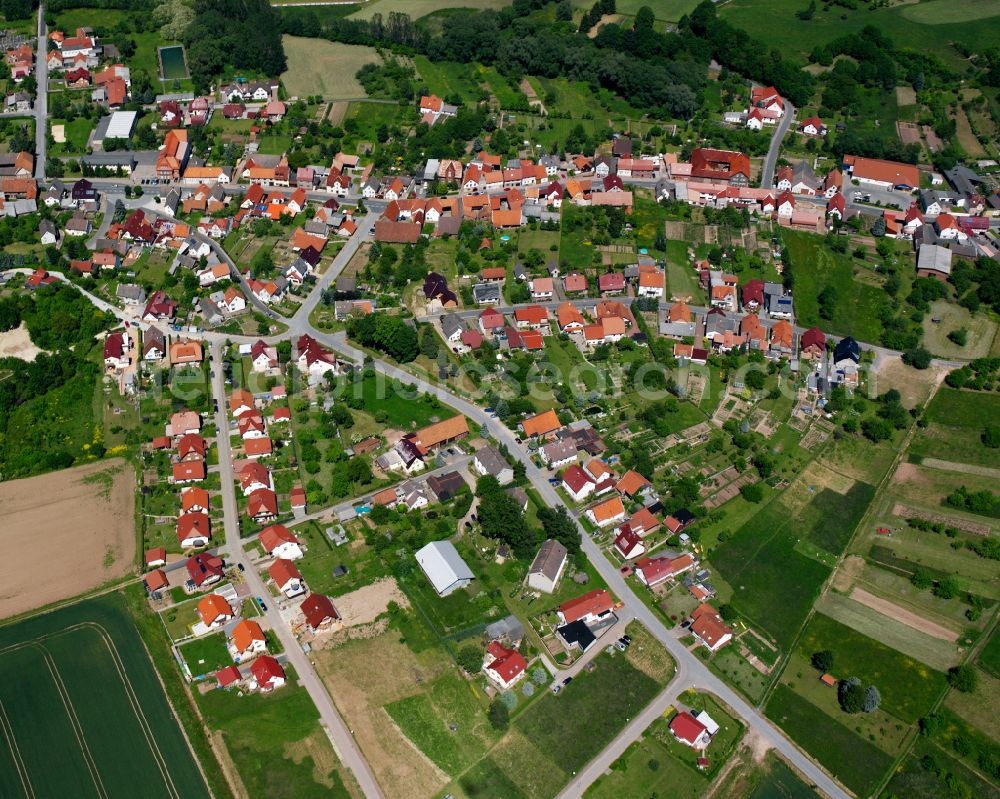 Aerial photograph Weißenborn-Lüderode - Agricultural land and field boundaries surround the settlement area of the village in Weißenborn-Lüderode in the state Thuringia, Germany