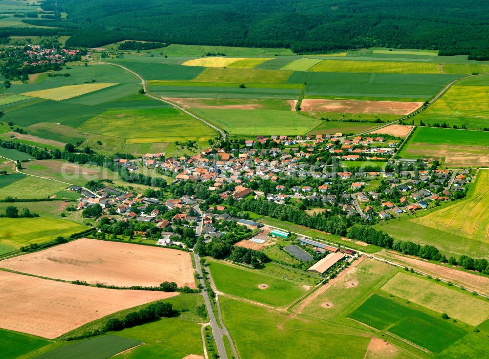 Weitersweiler from the bird's eye view: Agricultural land and field boundaries surround the settlement area of the village in Weitersweiler in the state Rhineland-Palatinate, Germany