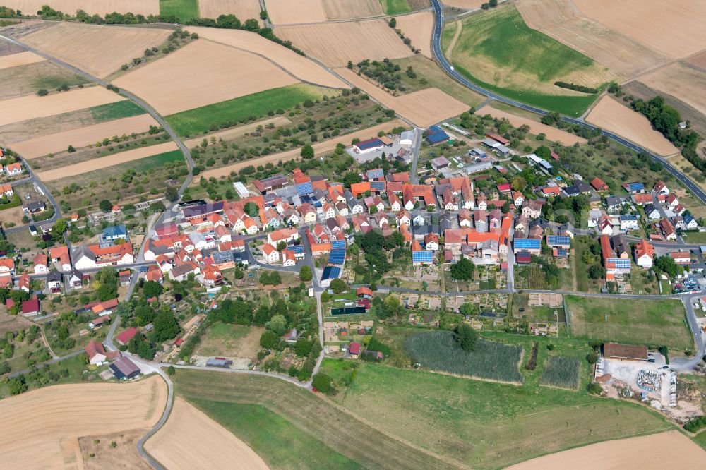 Weyersfeld from the bird's eye view: Agricultural land and field boundaries surround the settlement area of the village in Weyersfeld in the state Bavaria, Germany