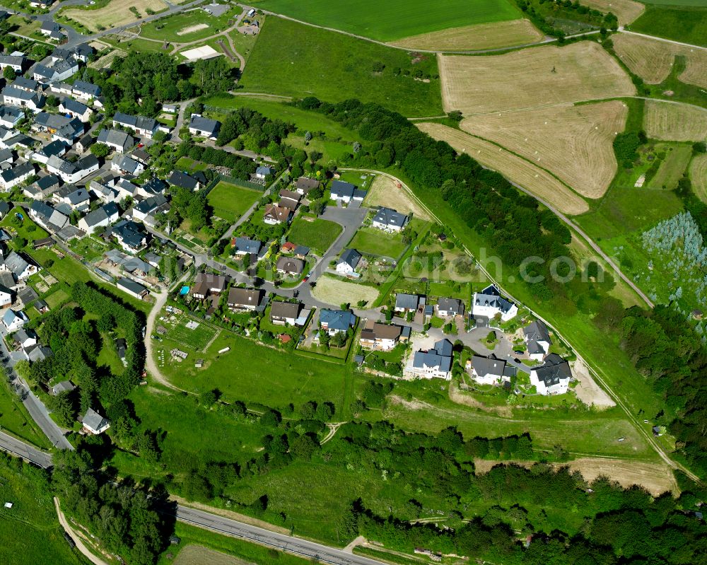 Aerial photograph Wiebelsheim - Agricultural land and field boundaries surround the settlement area of the village in Wiebelsheim in the state Rhineland-Palatinate, Germany