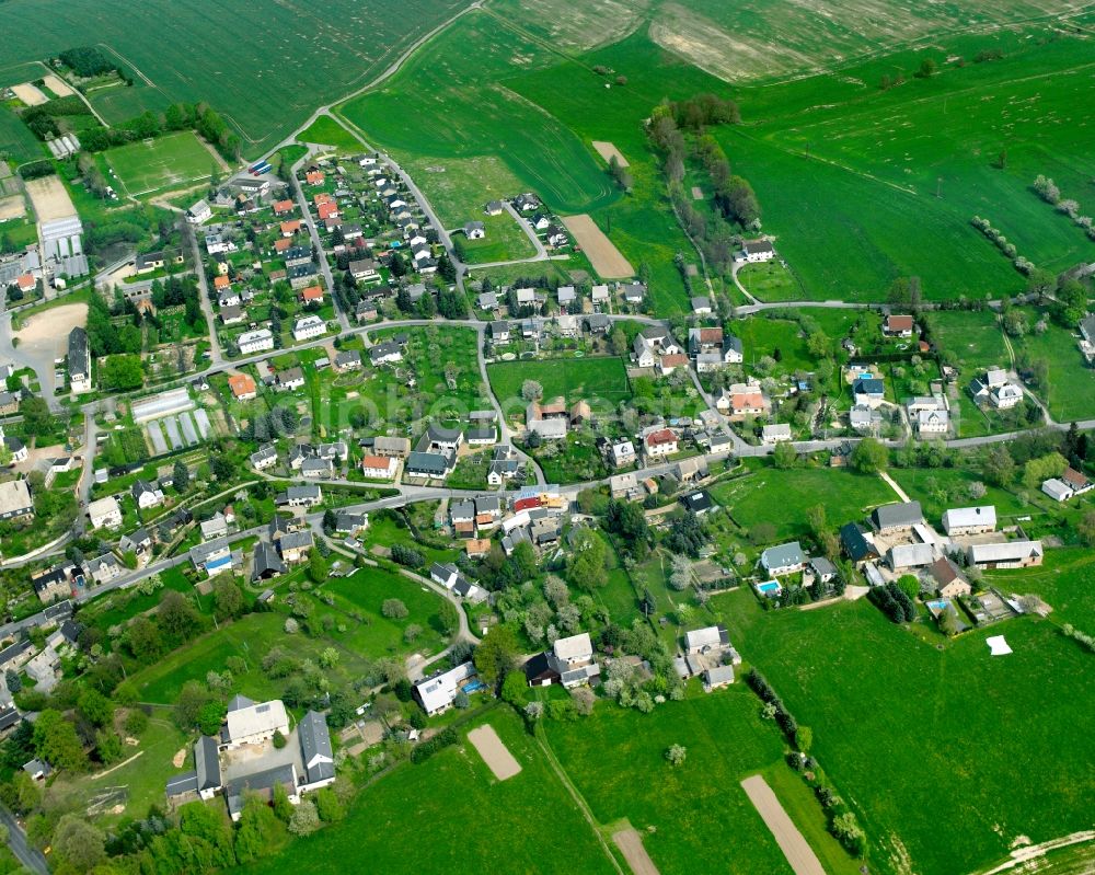 Wiederau from the bird's eye view: Agricultural land and field boundaries surround the settlement area of the village in Wiederau in the state Saxony, Germany