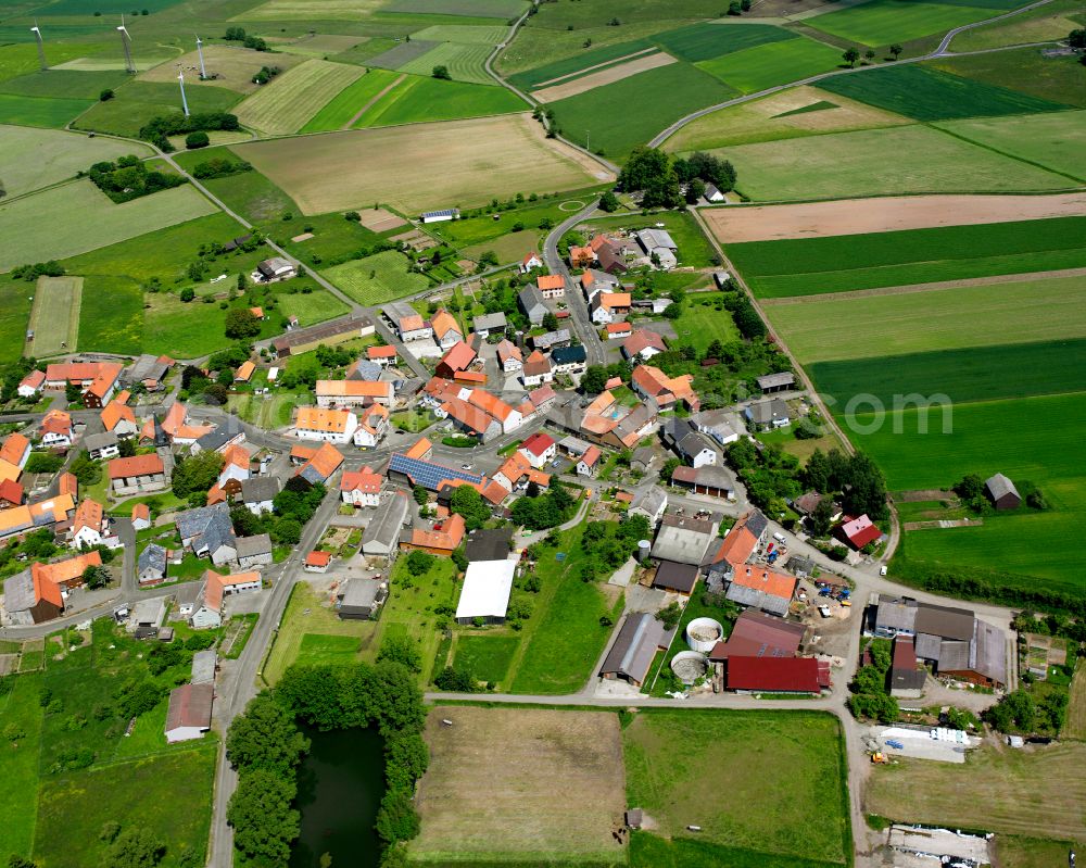 Aerial photograph Windhausen - Agricultural land and field boundaries surround the settlement area of the village in Windhausen in the state Hesse, Germany