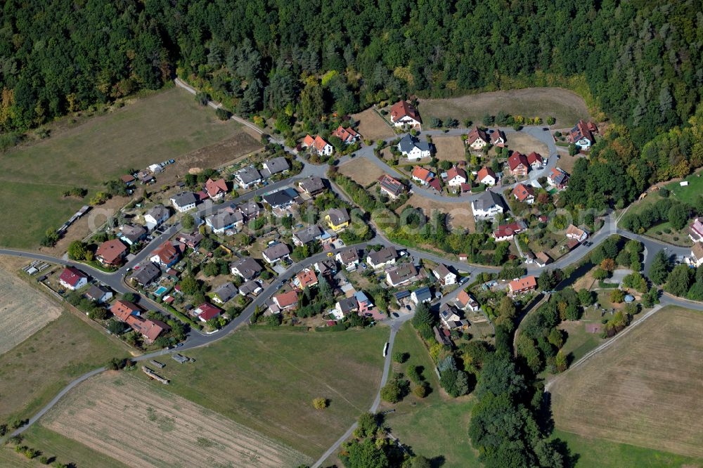 Aerial photograph Windheim - Agricultural land and field boundaries surround the settlement area of the village in Windheim in the state Bavaria, Germany