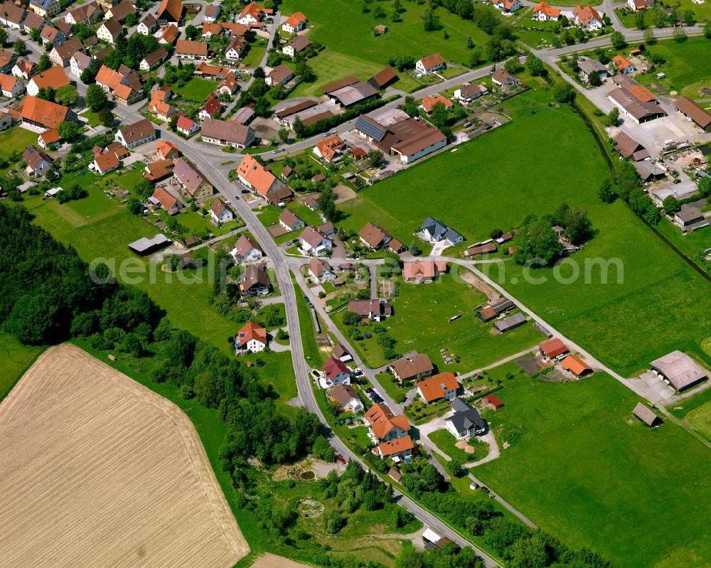 Aerial photograph Winterstettenstadt - Agricultural land and field boundaries surround the settlement area of the village in Winterstettenstadt in the state Baden-Wuerttemberg, Germany