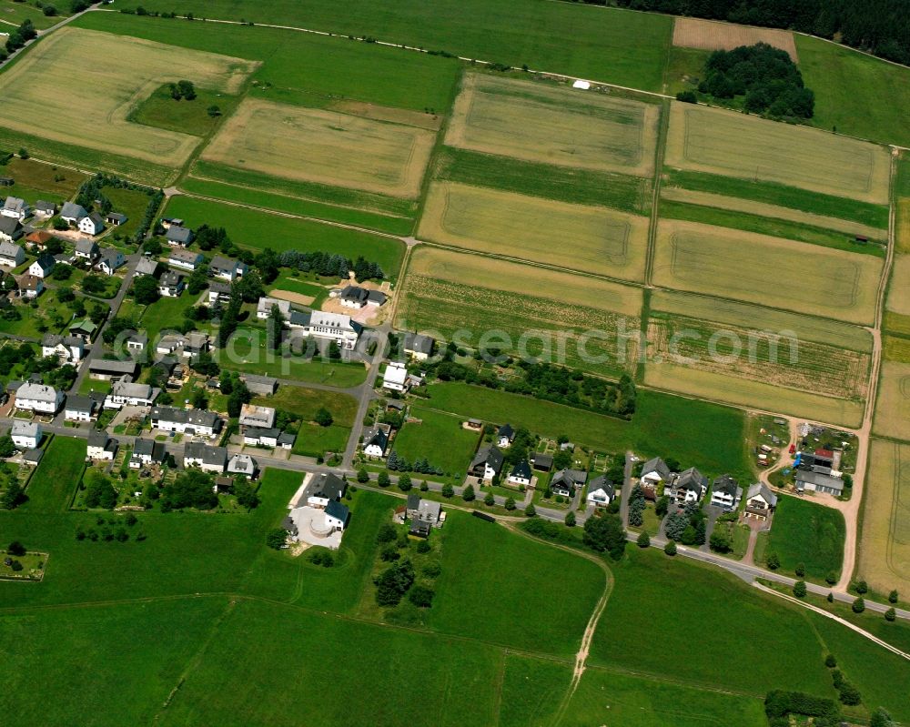 Aerial photograph Wirschweiler - Agricultural land and field boundaries surround the settlement area of the village in Wirschweiler in the state Rhineland-Palatinate, Germany