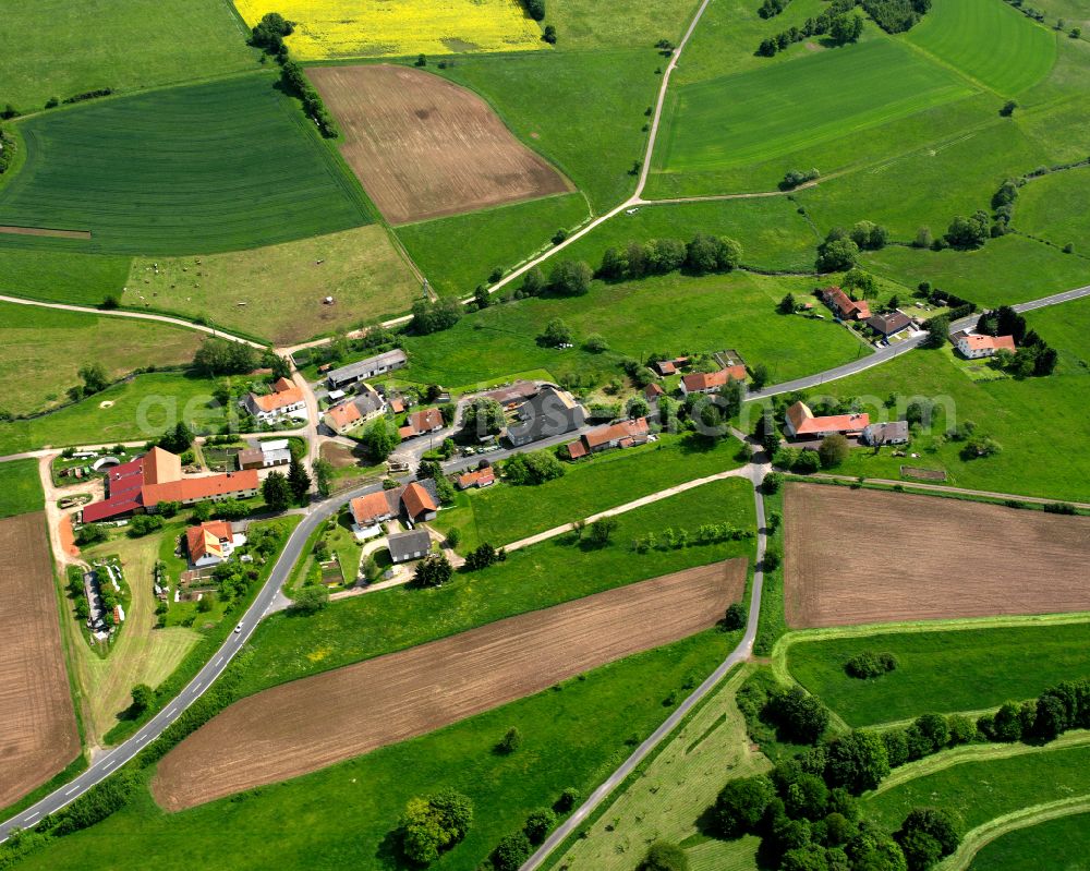 Aerial image Wünschen-Moos - Agricultural land and field boundaries surround the settlement area of the village in Wünschen-Moos in the state Hesse, Germany