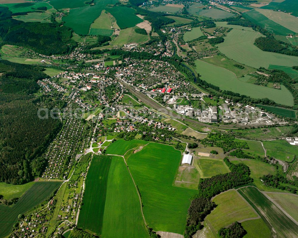 Aerial image Wünschendorf/Elster - Agricultural land and field boundaries surround the settlement area of the village in Wünschendorf/Elster in the state Thuringia, Germany