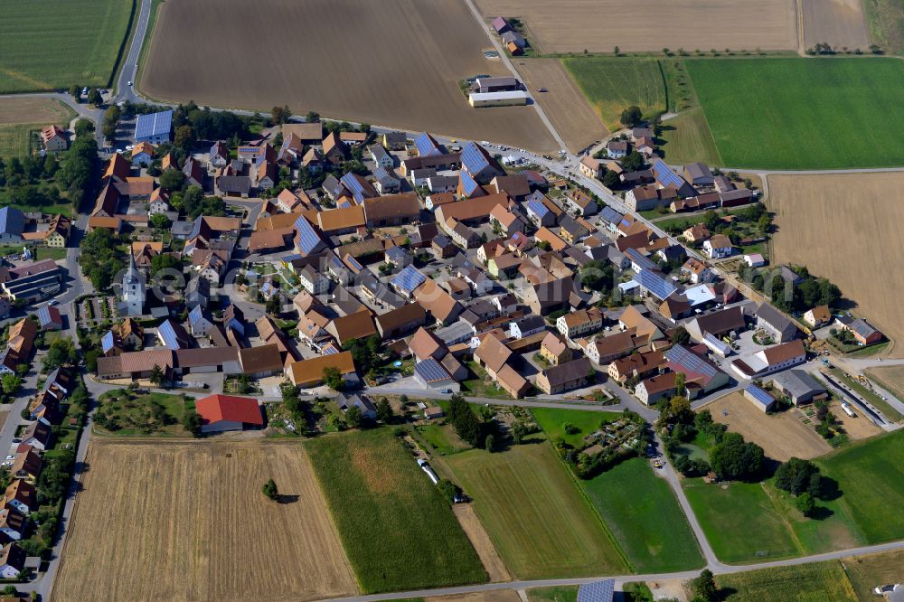 Aerial photograph Wolkshausen - Agricultural land and field boundaries surround the settlement area of the village in Wolkshausen in the state Bavaria, Germany