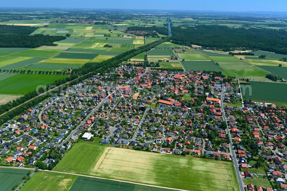 Aerial image Woltorf - Agricultural land and field boundaries surround the settlement area of the village in Woltorf in the state Lower Saxony, Germany