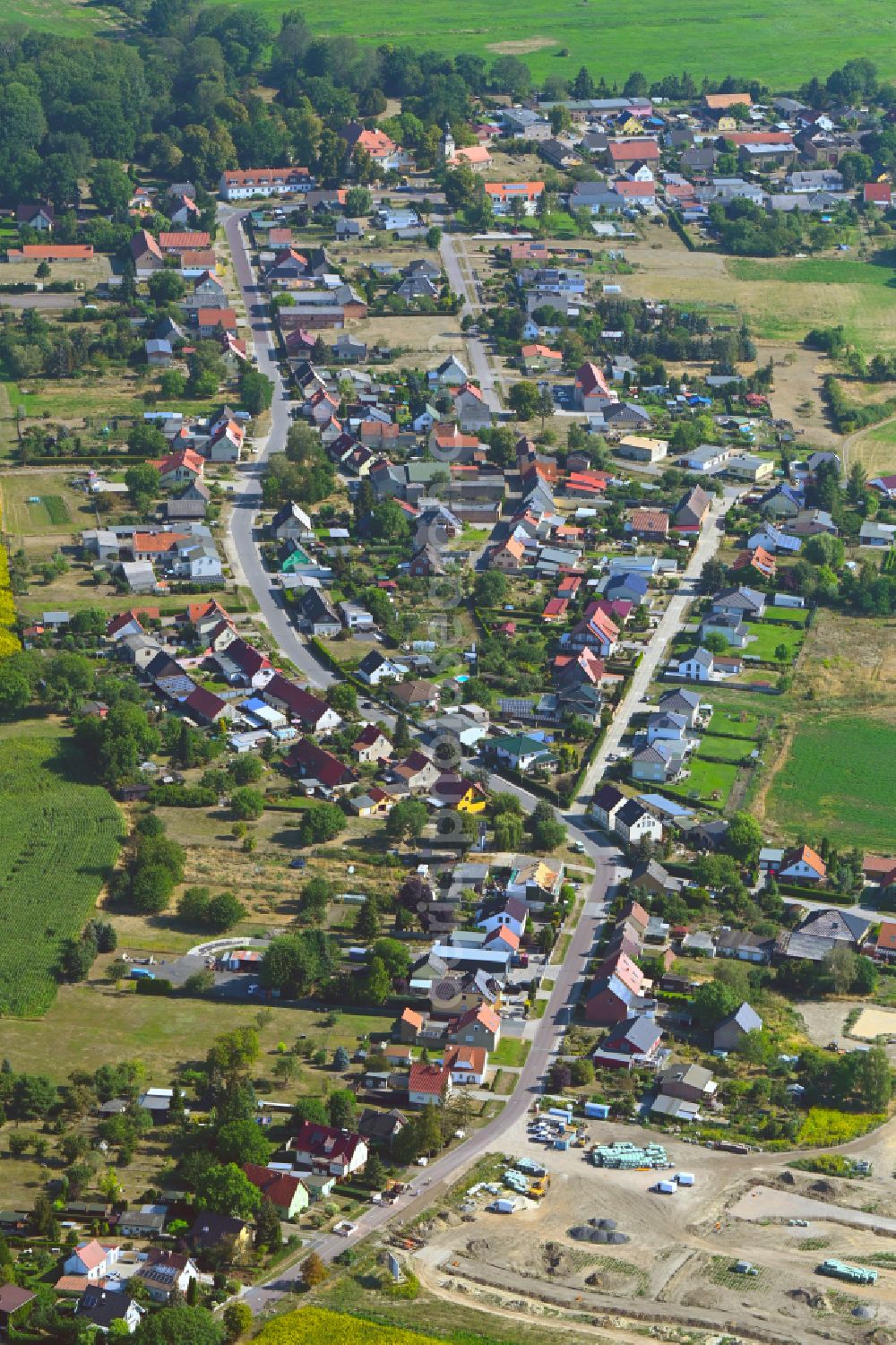 Aerial photograph Wust - Agricultural land and field boundaries surround the settlement area of the village in Wust in the state Brandenburg, Germany