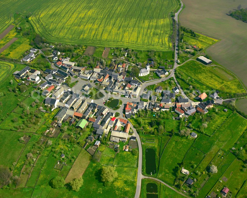 Aerial image Zadelsdorf - Agricultural land and field boundaries surround the settlement area of the village in Zadelsdorf in the state Thuringia, Germany