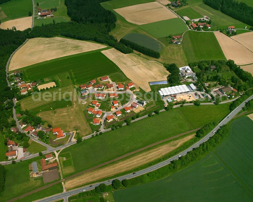 Aerial photograph Zellhub - Agricultural land and field boundaries surround the settlement area of the village in Zellhub in the state Bavaria, Germany