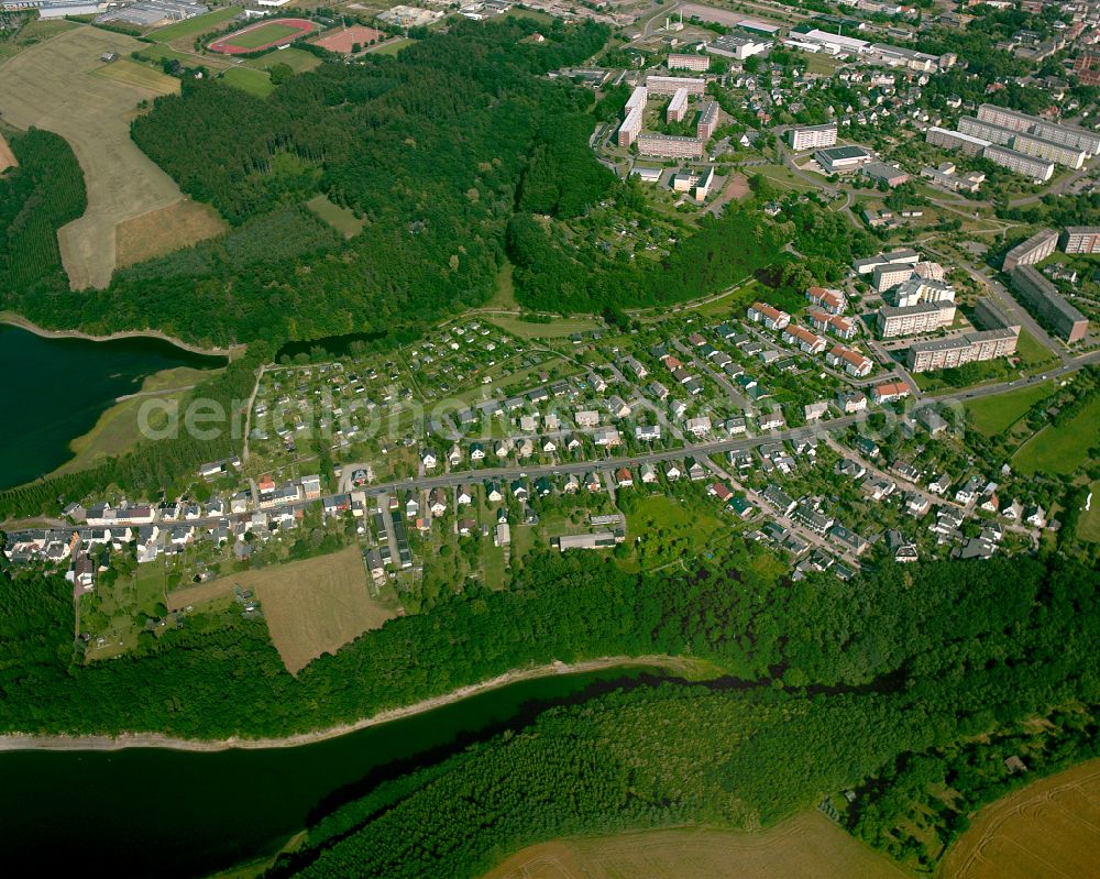 Aerial photograph Zeulenroda - Agricultural land and field boundaries surround the settlement area of the village in Zeulenroda in the state Thuringia, Germany