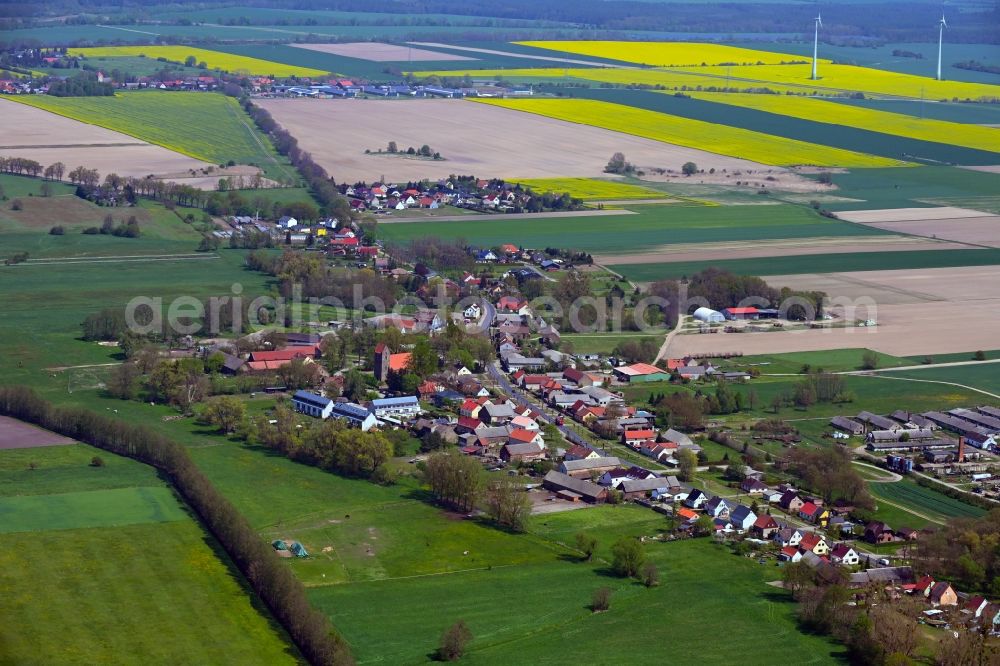 Zinndorf from the bird's eye view: Agricultural land and field boundaries surround the settlement area of the village along Zinndorfer Strasse in Zinndorf in the state Brandenburg, Germany