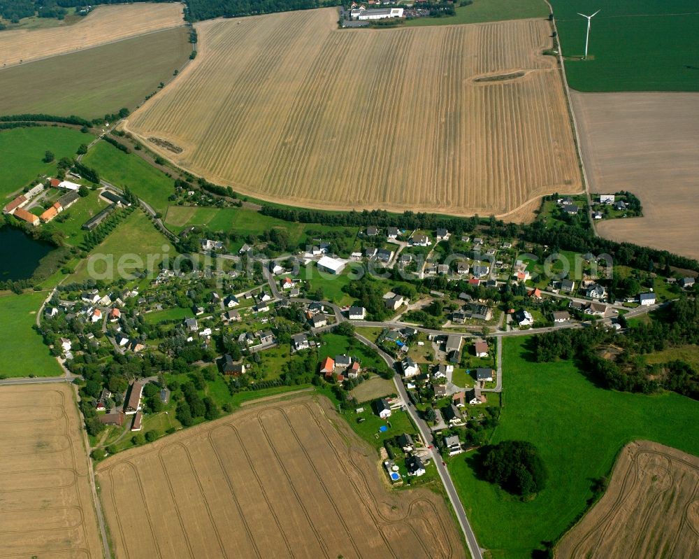 Aerial photograph Zug - Agricultural land and field boundaries surround the settlement area of the village in Zug in the state Saxony, Germany