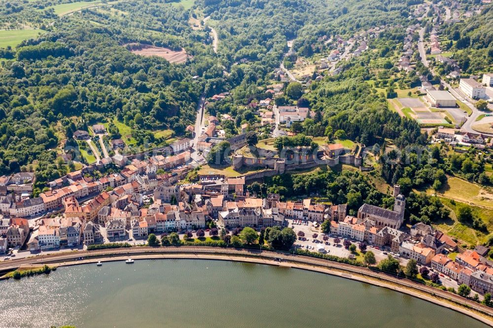 Sierck-les-Bains from the bird's eye view: Village on the river bank areas of the river Mosel in Sierck-les-Bains in Grand Est, France