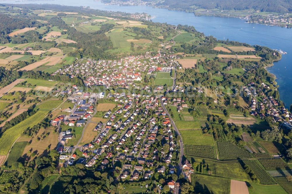 Öhningen from the bird's eye view: Village on the river bank areas of the Rhine river near lake of Constance in Oehningen in the state Baden-Wuerttemberg, Germany