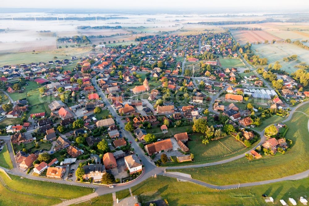 Aerial image Artlenburg - Village on the river bank areas of the River Elbe in Artlenburg in the state Lower Saxony, Germany