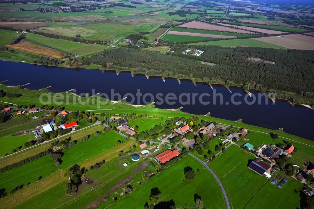 Barförde from the bird's eye view: Village on the river bank areas of the River Elbe in Barfoerde in the state Lower Saxony, Germany