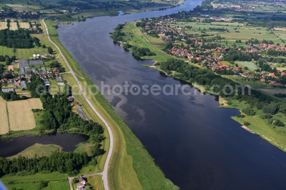 Aerial image Drage - Village on the river bank areas of Elbe in Drage in the state Lower Saxony