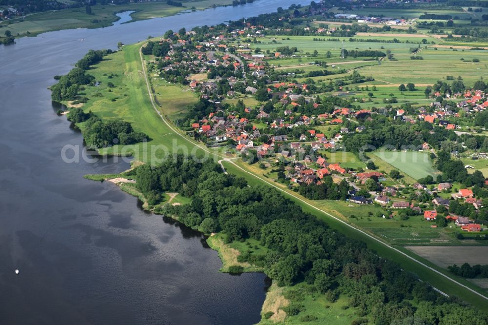 Aerial photograph Drage - Village on the river bank areas of Elbe in Drage in the state Lower Saxony