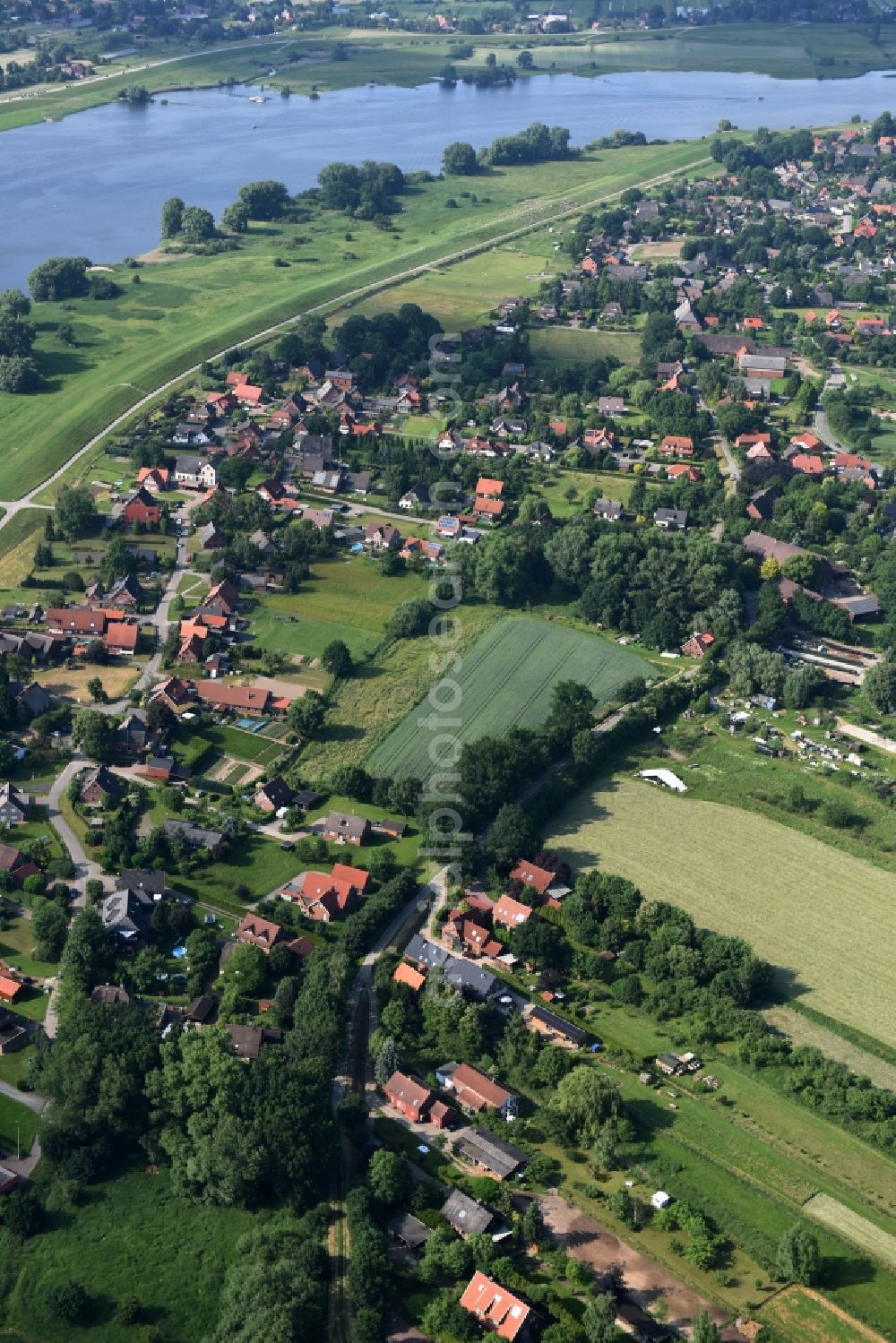 Aerial image Drage - Village on the river bank areas of Elbe in Drage in the state Lower Saxony