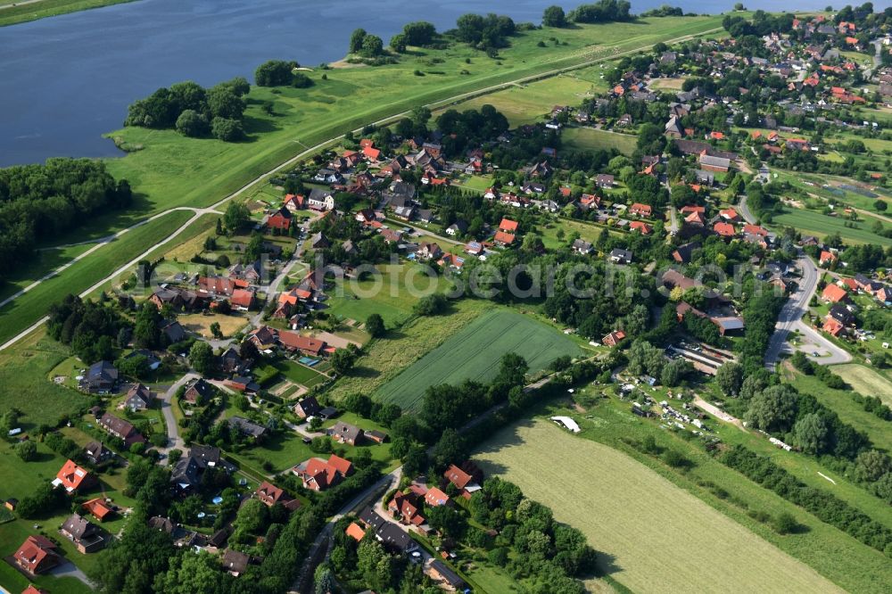 Aerial photograph Drage - Village on the river bank areas of Elbe in Drage in the state Lower Saxony