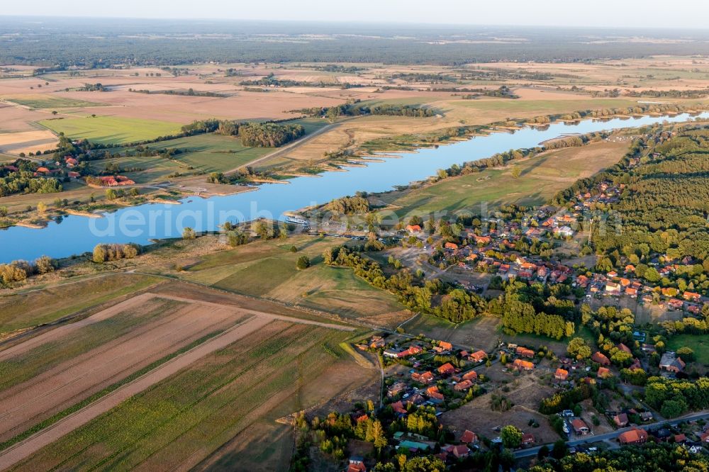 Aerial image Neu Darchau - Village on the river bank areas of the River Elbe in Neu Darchau in the state Lower Saxony, Germany