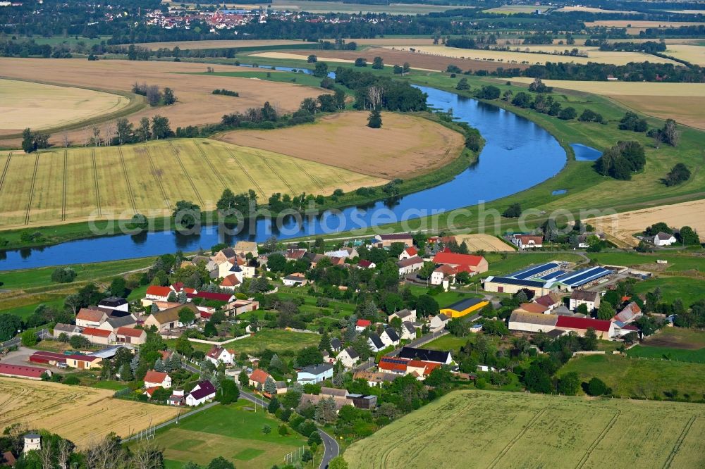 Stehla from the bird's eye view: Village on the river bank areas of the River Elbe in Stehla in the state Saxony, Germany