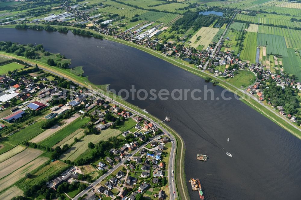 Stelle from the bird's eye view: Village on the river bank areas Elbe in Stelle in the state Lower Saxony