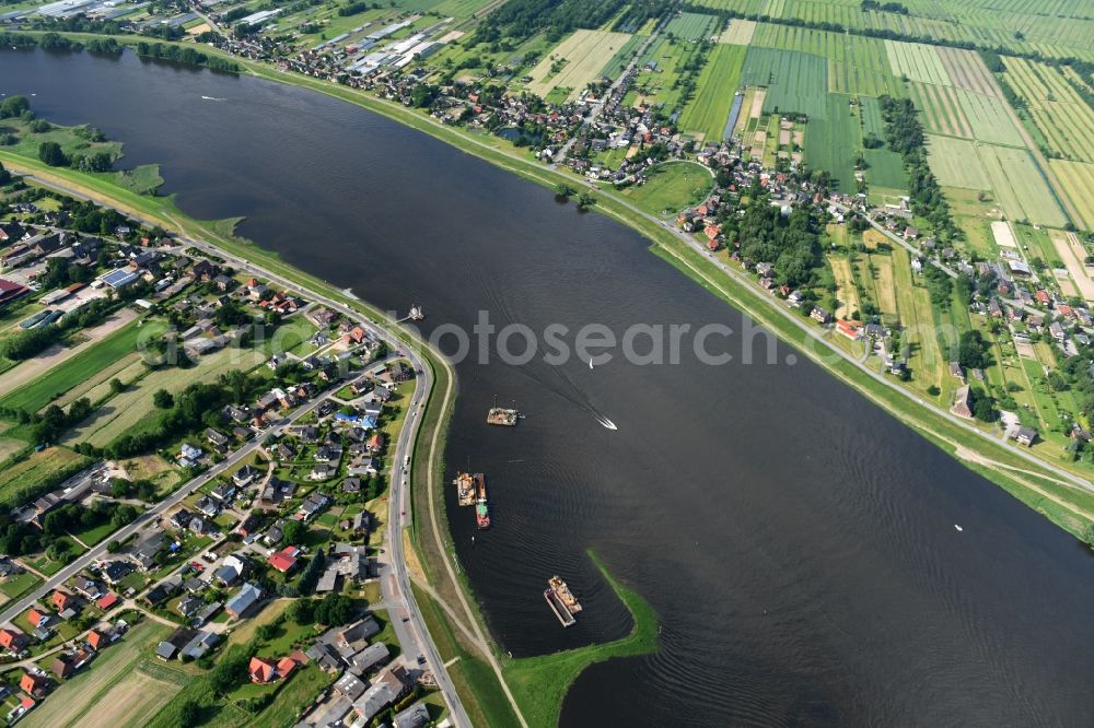 Aerial image Stelle - Village on the river bank areas Elbe in Stelle in the state Lower Saxony