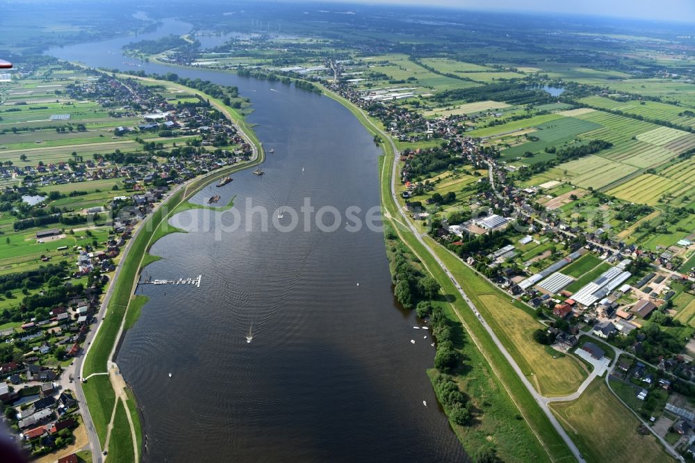 Aerial photograph Winsen (Luhe) - Village on the river bank areas Elbe in Winsen (Luhe) in the state Lower Saxony