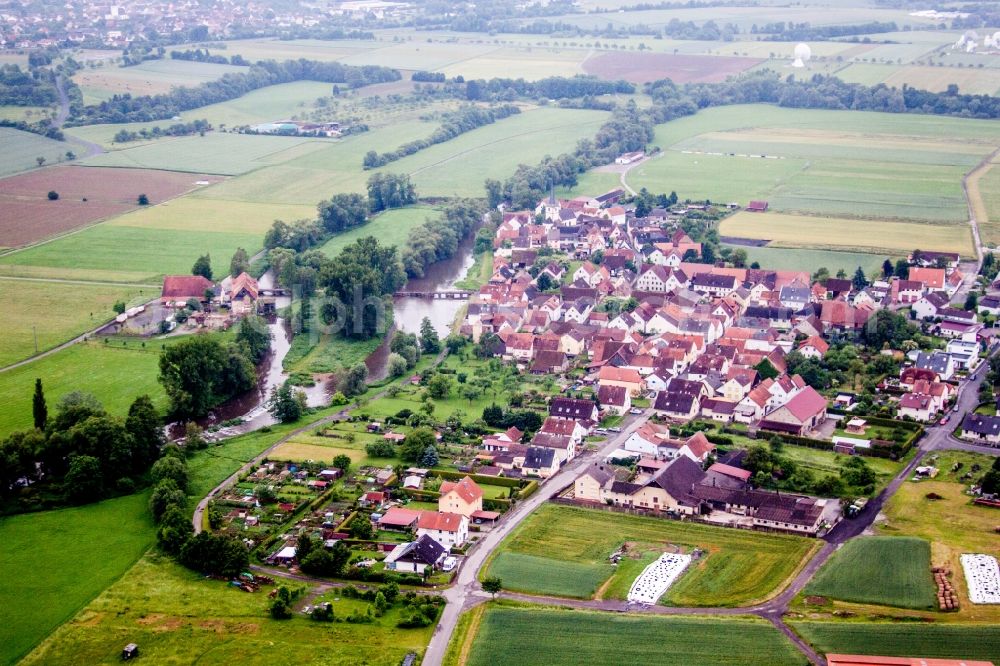 Westheim from the bird's eye view: Village on the river bank areas Fraenkische Saale in Westheim in the state Bavaria, Germany