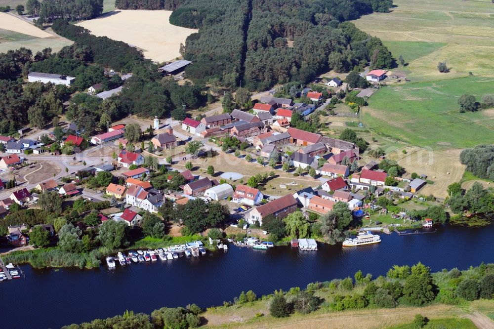 Aerial image Grütz - Village on the river bank areas the Havel in Gruetz in the state Brandenburg, Germany