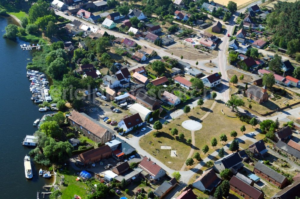 Aerial photograph Grütz - Village on the river bank areas the Havel in Gruetz in the state Brandenburg, Germany