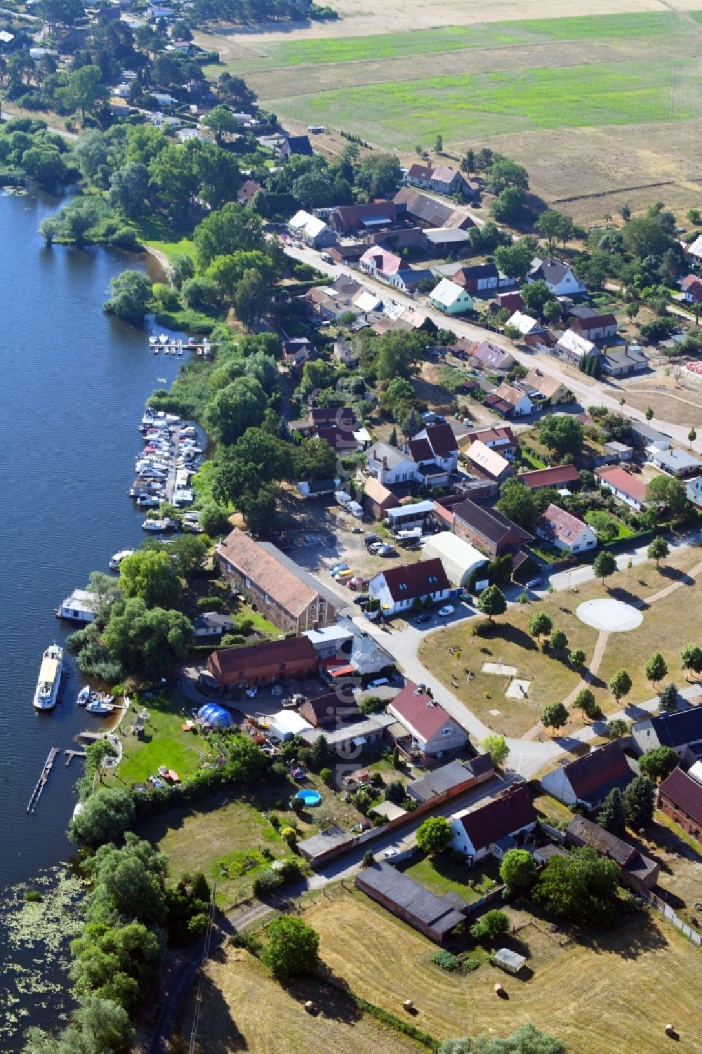 Grütz from above - Village on the river bank areas the Havel in Gruetz in the state Brandenburg, Germany