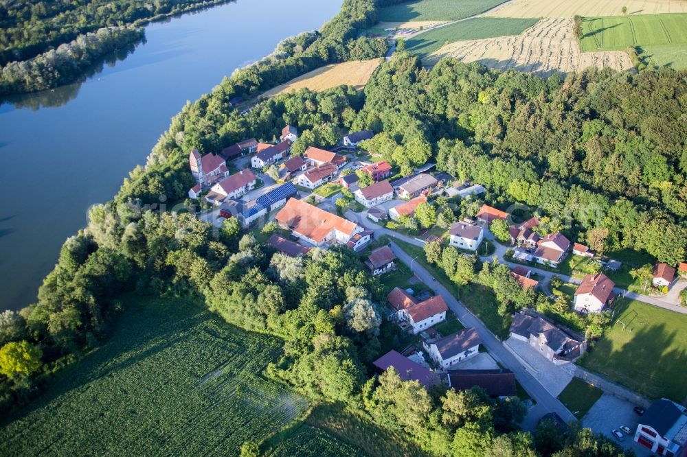 Aerial photograph Usterling - Village on the river bank areas of the river Isar in Usterling in the state Bavaria, Germany